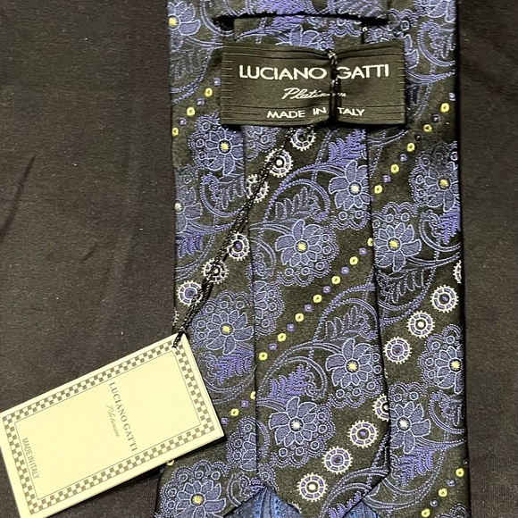NIB Vintage Luciano Gatti Platinum All-Silk Floral Men’s Designer  Necktie - Picture 1 of 3
